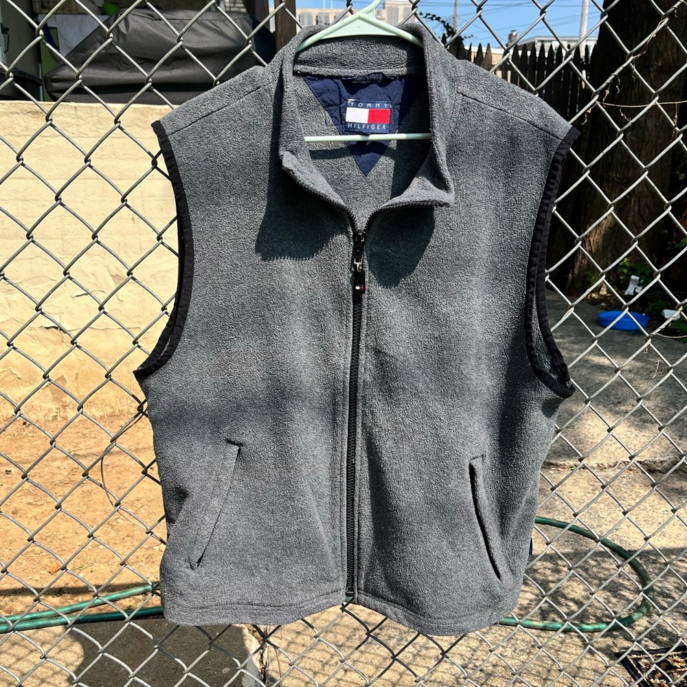 Tommy Hilfiger Men’s Fleece Zip Up Vest Grey Large (Stitching Tearing On Rear)